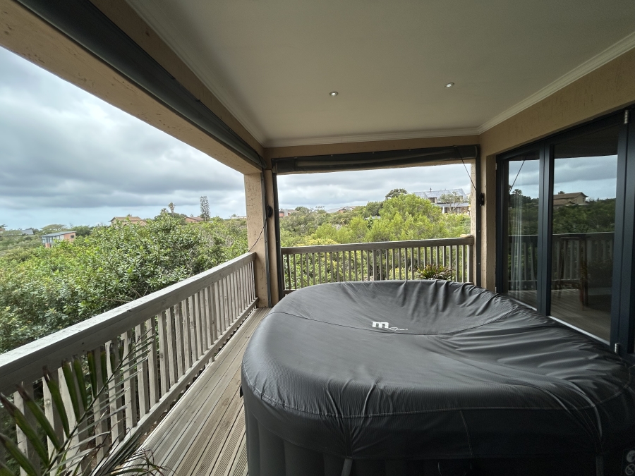 2 Bedroom Property for Sale in Wavecrest Eastern Cape